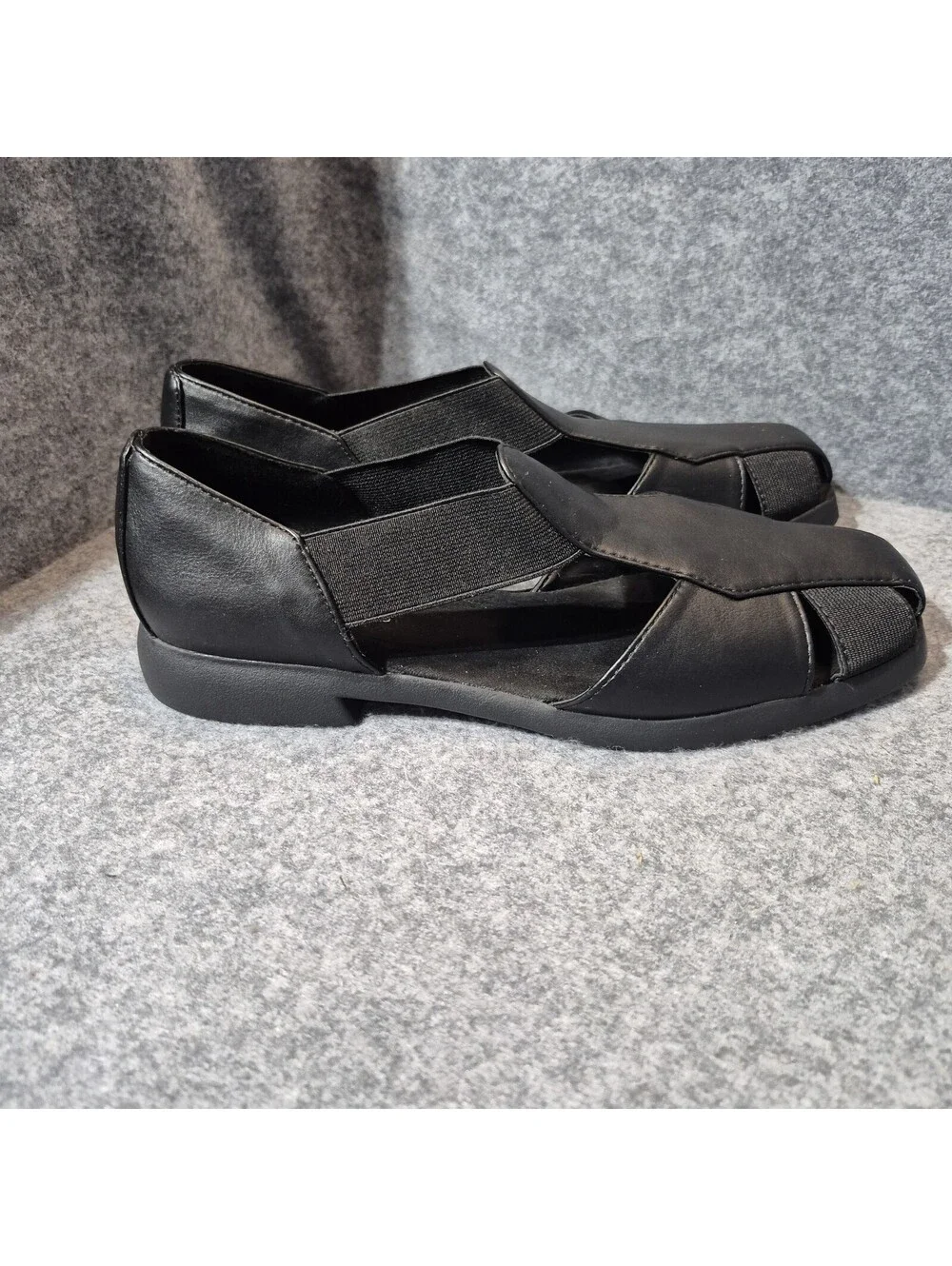 Aerosoles Closed Toe Black Sandals Size 7.5